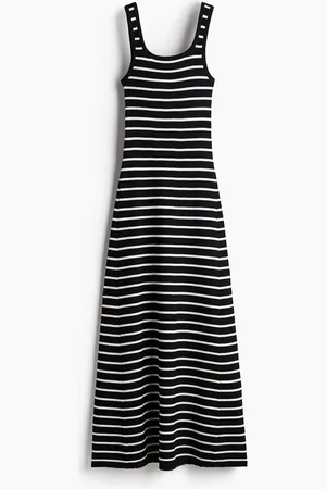H&M Ribstrikket kjole med vid underdel