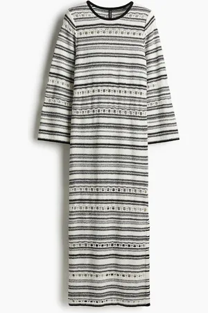 H&M Vrangstrikket kjole i bouclé