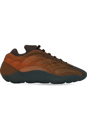 Yeezy 700 V3 Sneakers