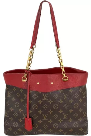 SHOPPERS with LOUIS VUITTON SHOPPING BAGS Editorial Stock Image - Image of  danmark, consumers: 99361294