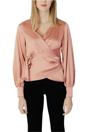 Guess Bluser & Skjorter, Dame, Lyserød, S, Polyester, V-hals Bluse med Lange Ærmer og Blonder Lukning