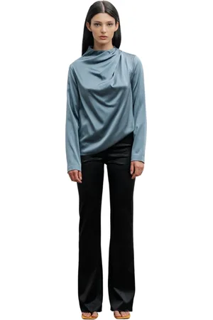 Ahlvar Gallery Bluser & Skjorter, Dame, Blå, XS, Satin, Satinbluse med asymmetriske folder