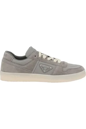 Prada Sko, Herre, Grå, 39 EU, Suede, Suede Lace-Up Sneakers med Trekantet Detaljer