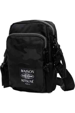Eastpak Taske, unisex, Sort, ONE SIZE, Uld, Sort Skuldertaske med Patchet Logo