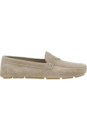 Prada Sko, Herre, Grå, 43 EU, Suede, Suede Loafers med Ikonisk Detalje