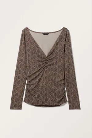 Monki Ruched Long Sleeve V-neck Top