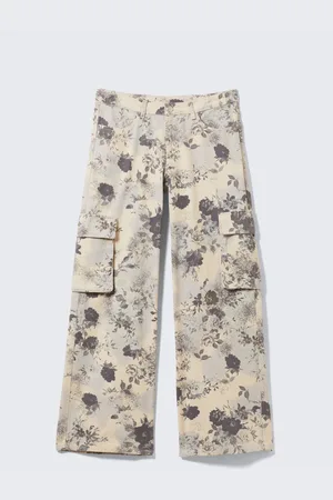 Monki Loose Fit Low Waist Twill Cargo Trousers