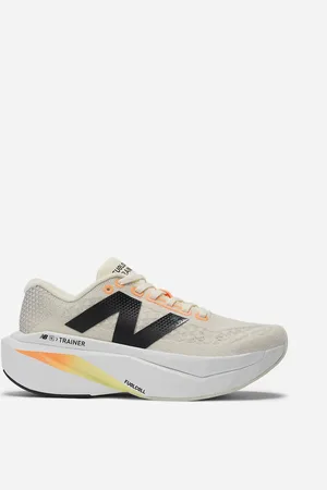 New Balance W Supercomp Trainer v4 - Angora / Hot Mango