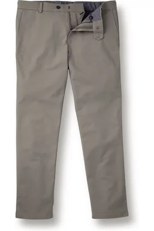 Charles Tyrwhitt French Classic Fit Ultimate non-iron Chino TrousersW36 L34