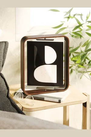 Umbra Bellwood Desk Frameen