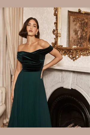 Forever New Rebecca Off Shoulder Velvet Gown40