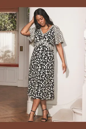 Live Unlimited London Curve Mono Print V-Neck Midaxi Dress44