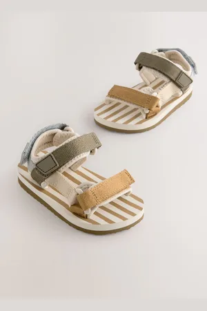 Next Vandresandaler med justerbare remme med velcro-lukninguk8eu255