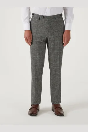 Skopes Tailored Fit Rowan Suit: Trousers44B x 31L (UK 44 R)