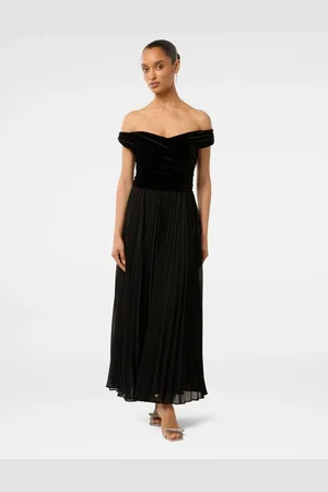 Forever New Petite Rebecca Off Shoulder Velvet Gown34
