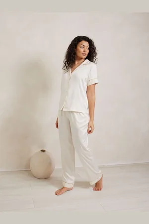 Chelsea Peers Satin Lace Trim Short Sleeve Long Pyjama Set42