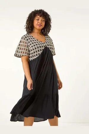 Roman Curve Crochet V-Neck Midi Dress44