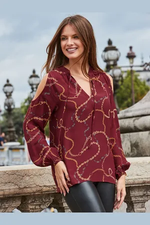 Sosandar Chain Tryk Cold Shoulder Top44