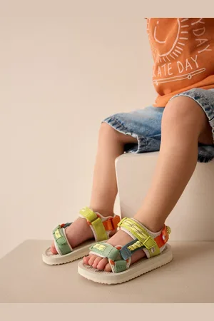 Next Vandresandaler med justerbare remme med velcro-lukninguk11eu29