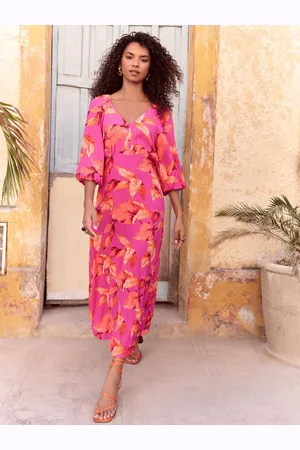 Love & Roses Printed V-Neck Puff Sleeve Midi Dress38