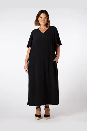 Live Unlimited London Curve V-Neck Scallop Rib Dress48