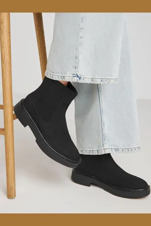 Simply Be Wide Fit in Extra Classic Chelsea Ankle Boots