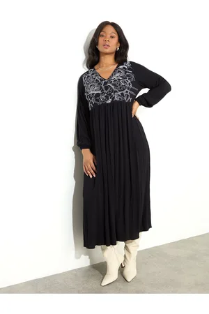 Live Unlimited London Petite Curve Embroidered Viscose Crinkle Dress44