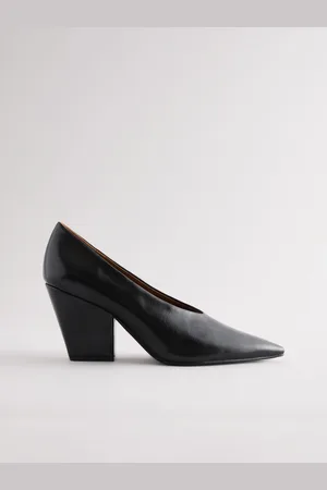 Next Forever Comfort Point Toe Block Courts