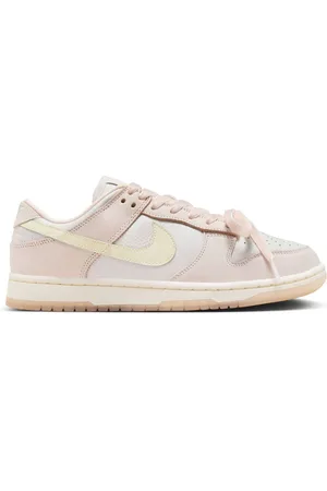 Nike Dunk Low sneakers