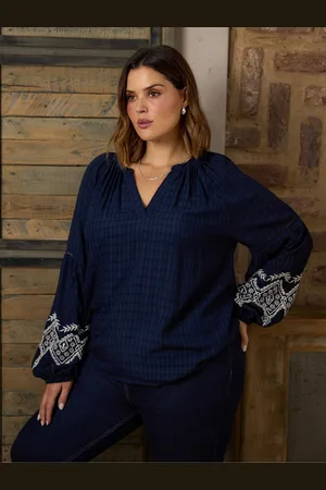 Live Unlimited London Curve Embroidered Sleeve Top48