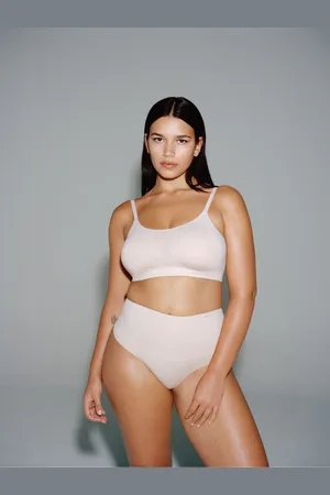 Chantelle Smooth Comfort Non Wired Bralette with Removable Pads and Adjustable BackM