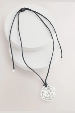Next Swirl Black Cord Pully Necklaceen