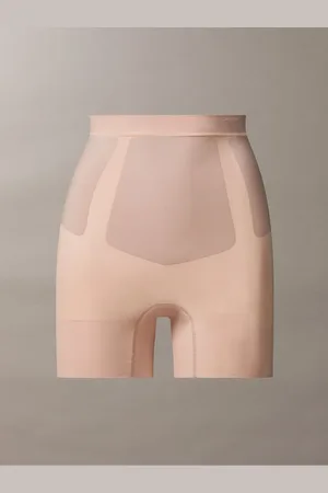 Calvin Klein Secure Sculpt Mid Thigh ShortsStor