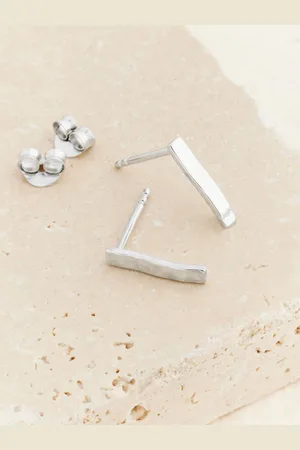 Next Hammered Bar Stud øreringeEn