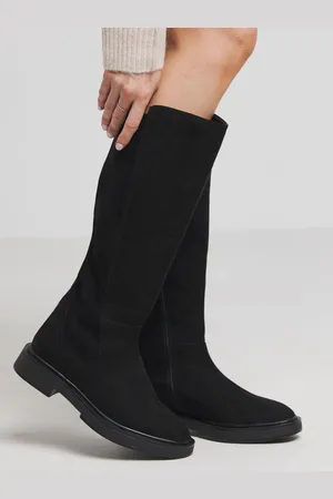 Simply Be Strect Back Panel Flat Knee High Boots in Wide Fit