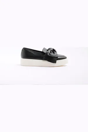 River Island Wide Fit Slip on Bow Trainerseu355