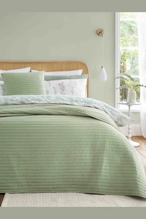 Bianca Quilted Lines 100% Cotton BedspreadEn