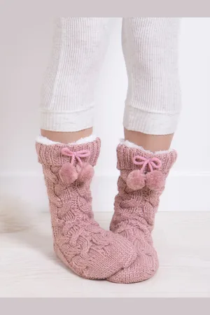 Totes Ladies Chunky Knit Winter Slipper Socks with PomsEn