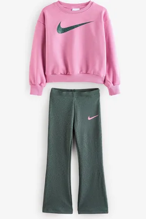 Nike Little Kids Swoosh Spirit Crew Sweatshirt and Flared Leggings Set4 - 5 år (104 - 110cm)