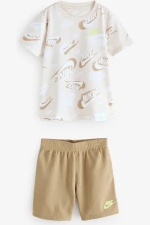 Nike Little Kids All Over Print T-Shirt and Shorts Set104110cm