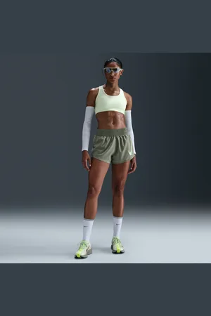 Nike One Dri-FIT-løbeshorts med mellemhøj talje og indershorts til kvinder