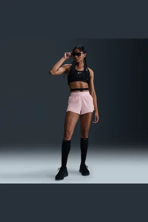 Nike Swift Dri-FIT 2-i-1-løbeshorts med mellemhøj talje til kvinder