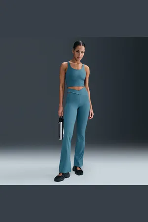 Nike Zenvy Rib Flared Leggings med høj talje og blid støtte til kvinde