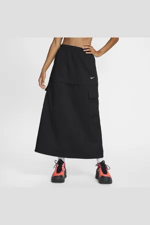 Nike Vævet Sportswear Essential Cargo-midi-nederdel med mellemhøj talje til kvinder