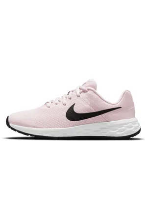 Nike Revolution 6-løbesko til vej til større børn