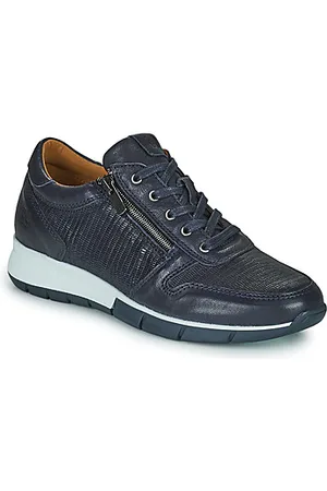 Dream in Green Sneakers ARTEMISIA