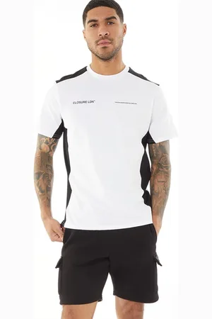 Closure London Hvid/Sort T-shirt og Shorts Sæt til Herre i Cut & Sew Panel Design