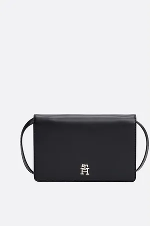 Tommy Hilfiger Magnetic Flap Travel Wallet