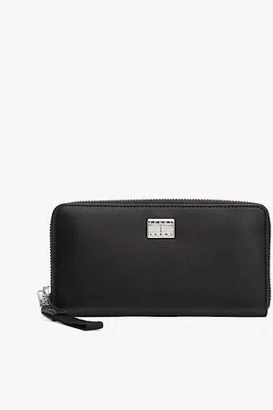 Tommy Hilfiger Logo Plaque Zip-Around Wallet