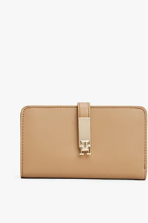 Tommy Hilfiger Heritage TH Monogram Bifold Wallet